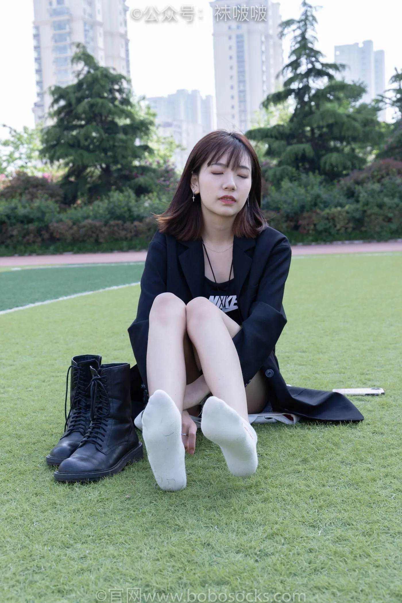[BoBoSocks袜啵啵]NO.010 小甜豆-马丁靴、白色短棉袜、裸足 [117P]插图2